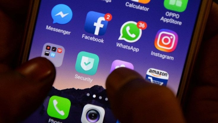Come controllare i social del partner senza farsi scoprire: La Guida completa controllare social partner